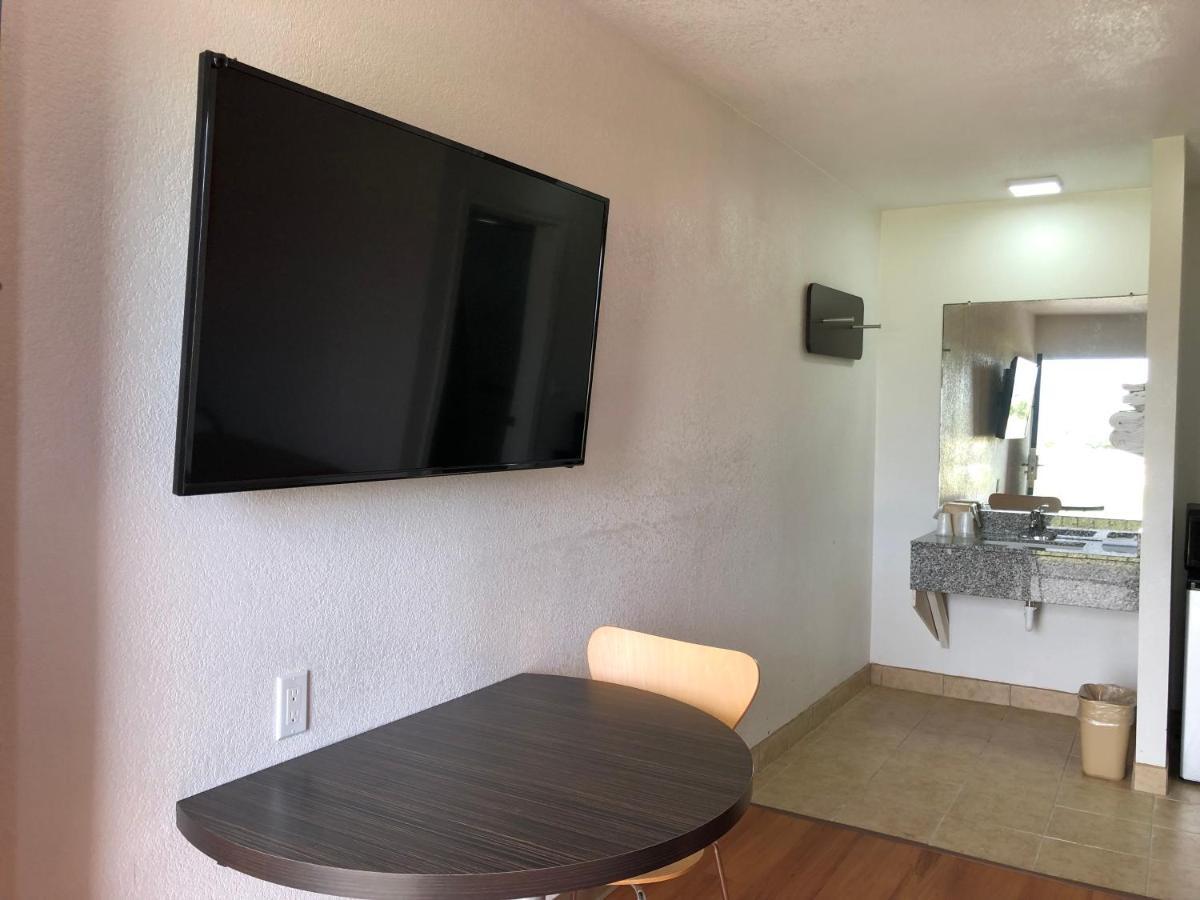 Motel 6-Clute, Tx Exterior foto